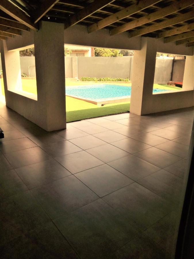 켐턴파크 Afrikawisa At O.R. Tambo International Airport B&B 외부 사진
