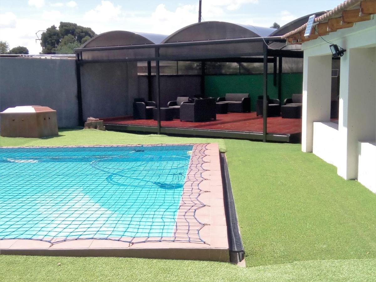 켐턴파크 Afrikawisa At O.R. Tambo International Airport B&B 외부 사진