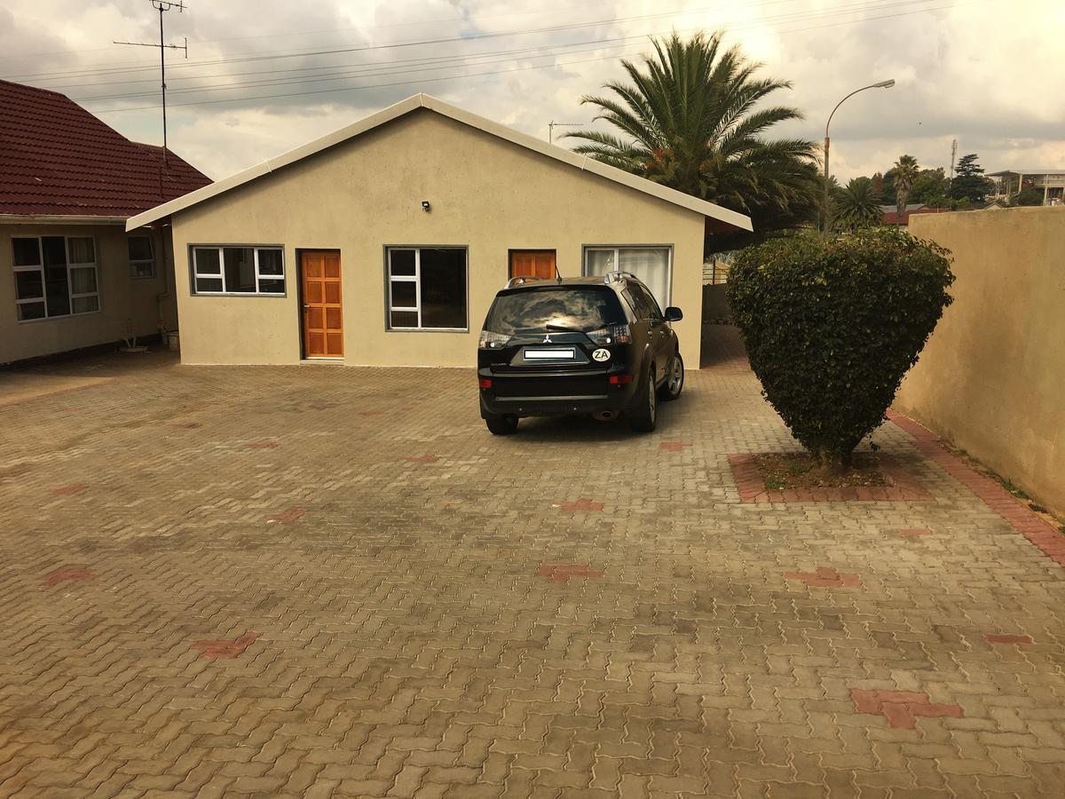 켐턴파크 Afrikawisa At O.R. Tambo International Airport B&B 외부 사진