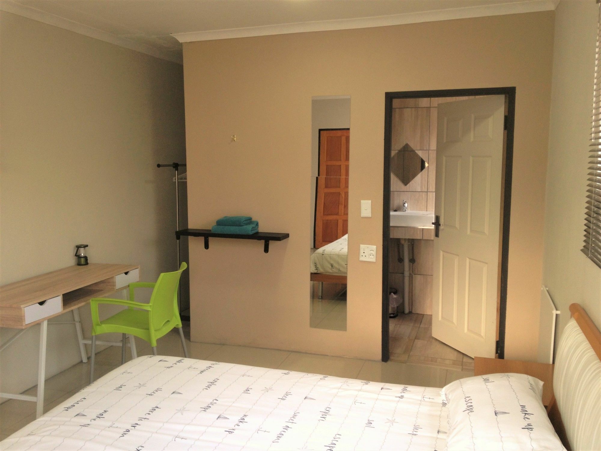 켐턴파크 Afrikawisa At O.R. Tambo International Airport B&B 외부 사진